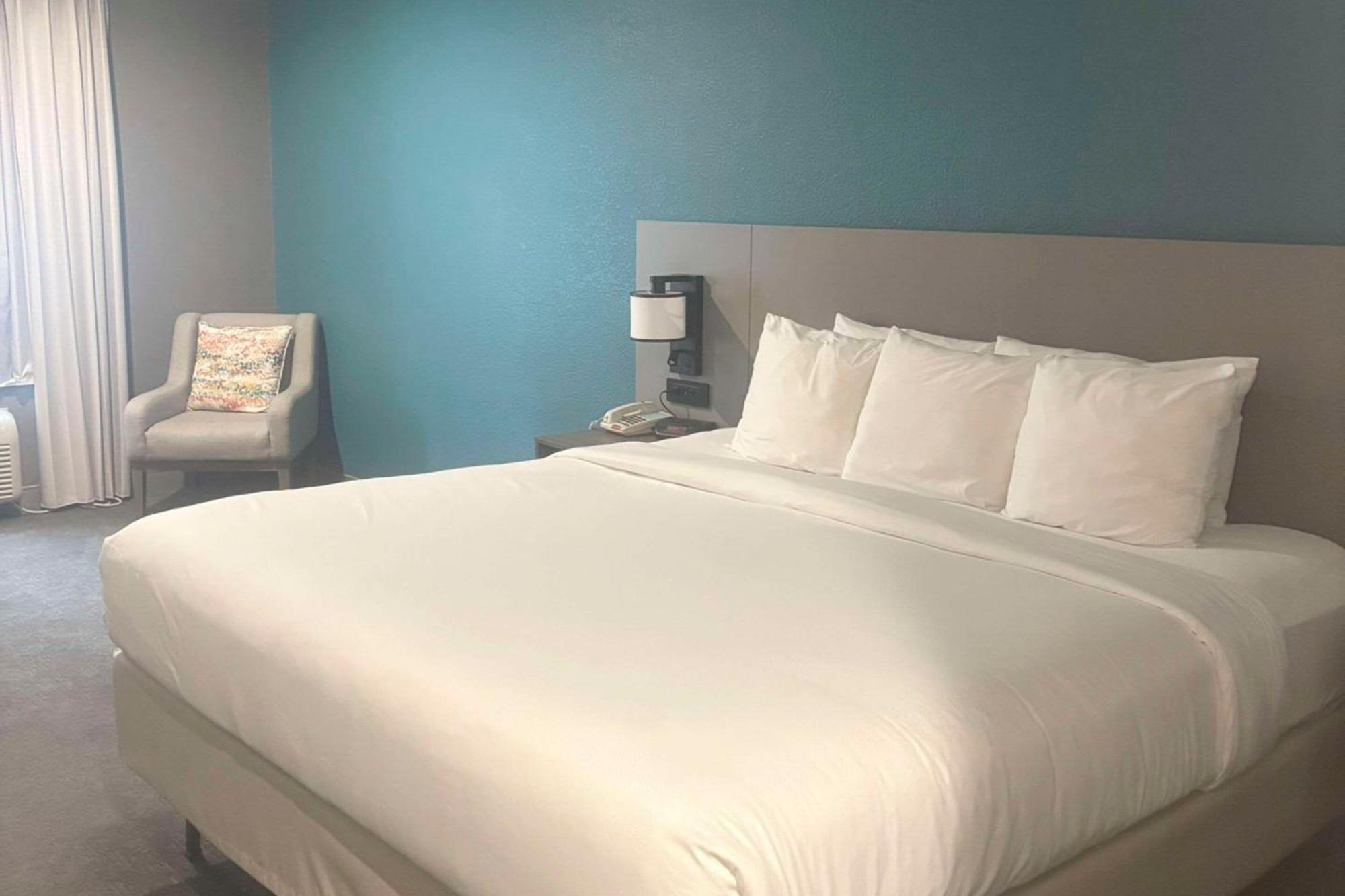 Comfort & Hotel Burnet