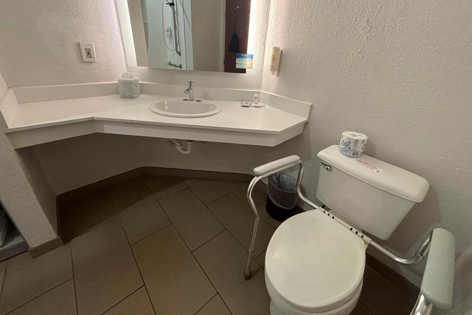 Comfort & Hotel Burnet